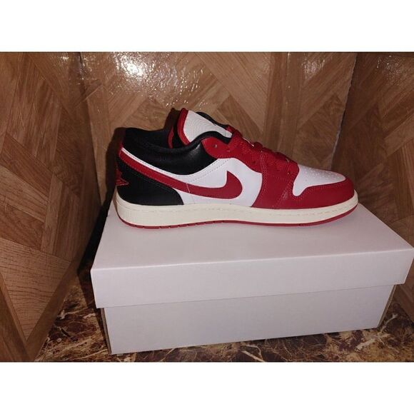 New Jordan 1 women's White Gym Red 2022 - DC0774-160 size 8.5 - Picture 5 of 10